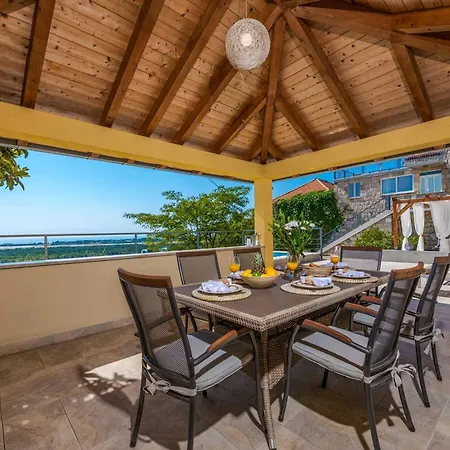 Villa Rustic Charm *