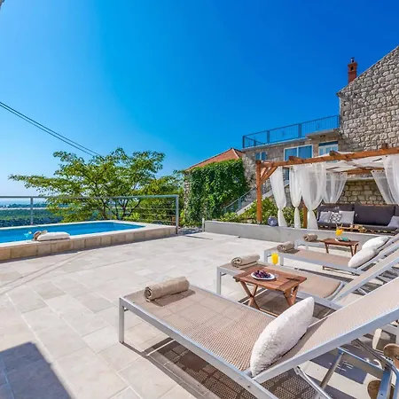 Villa Rustic Charm *
